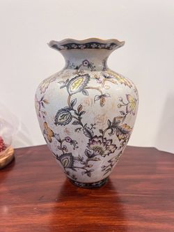 Decorative Floral Ceramic Vase – Vintage Style