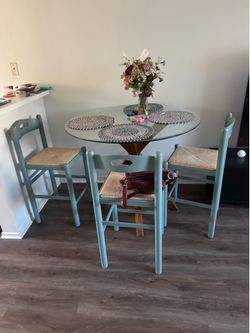Dining room table