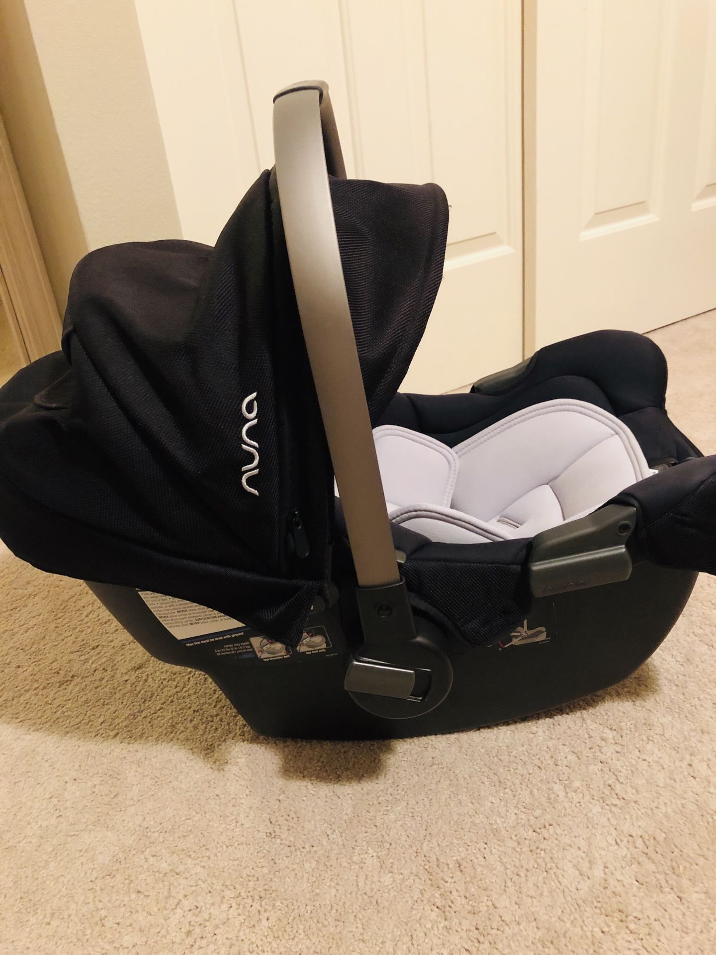 Nuna Pippa car seat&base and MIXX car seat adapter