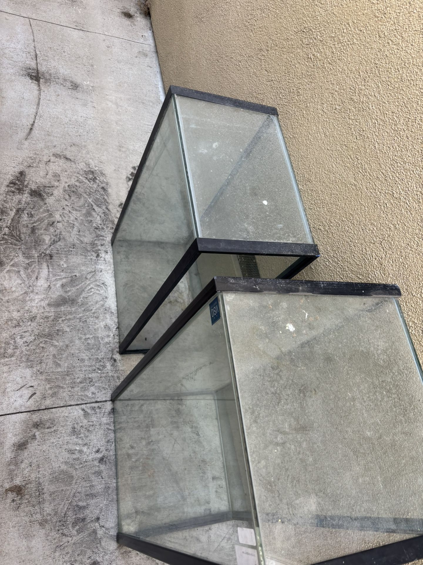 2 Fish tanks
