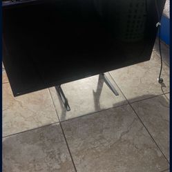 Samsung HDTV  40” Read Description 