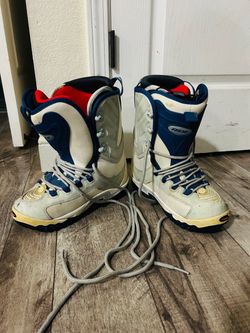 RIDE SNOWBOARDING BOOTS Womens size 7.5