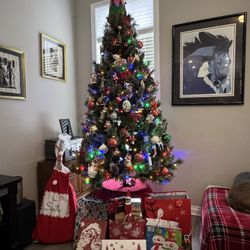 Christmas Tree & 3 Light Up Statues (indoor/outdoor)