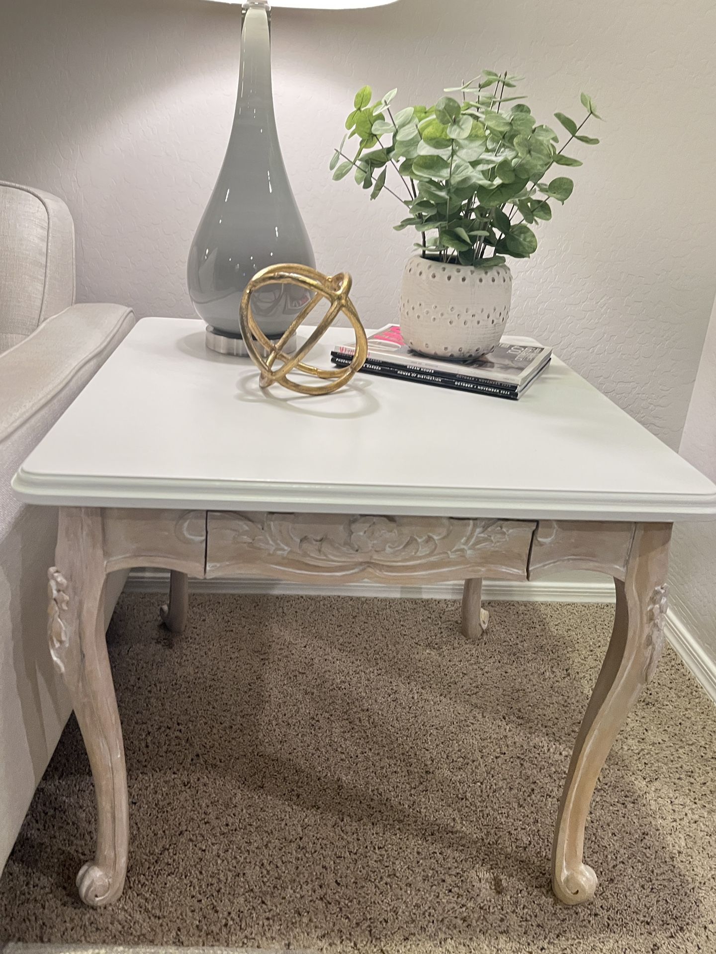 Wood End/Side Table With Drawer & Carved Legs