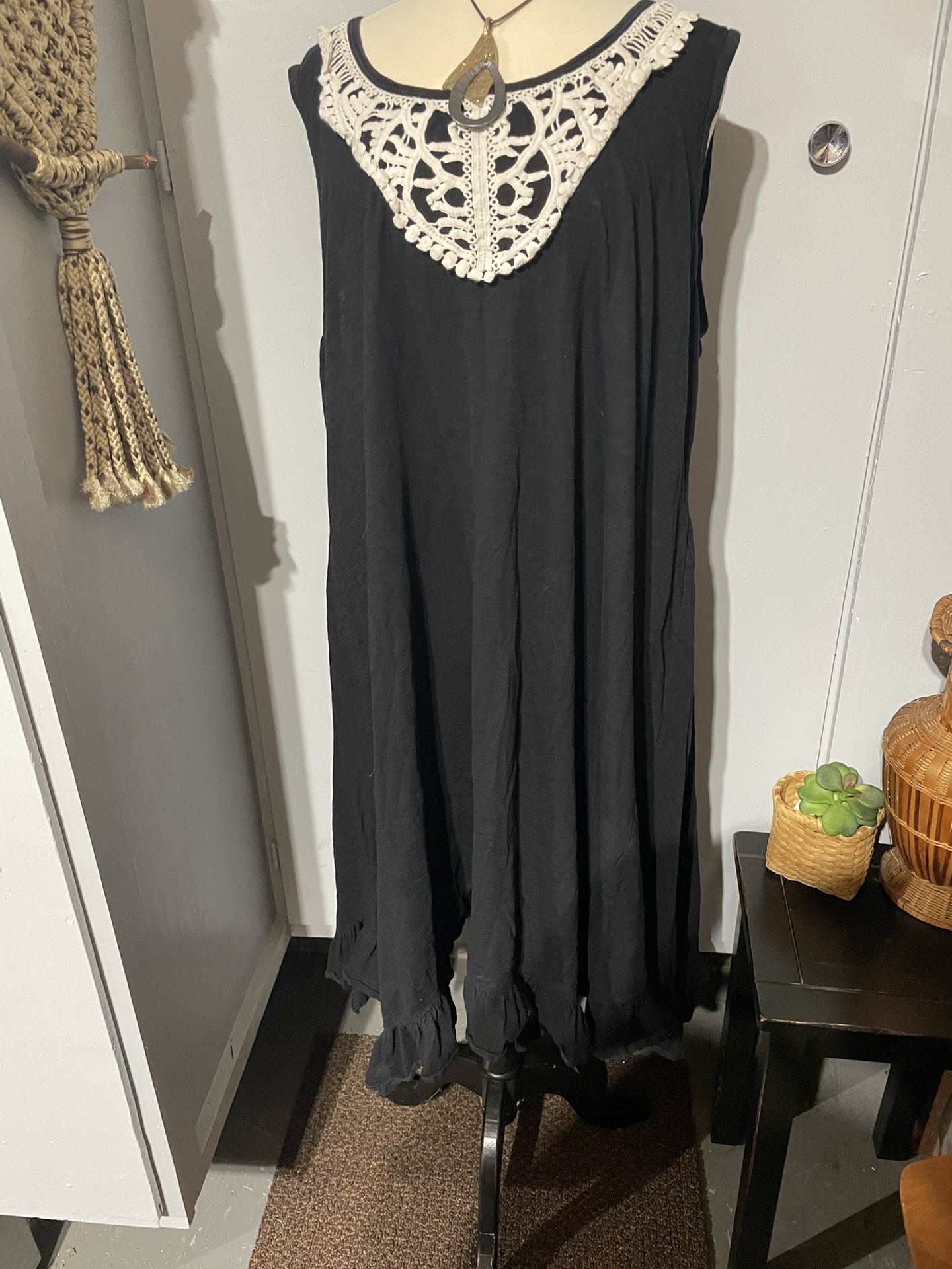 Women’s Sleeveless Black With Off White Lace Dress 👗 Size 3X /xXXl