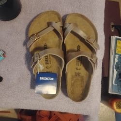 New Women's Birkenstock Sandals Size 8 1./2