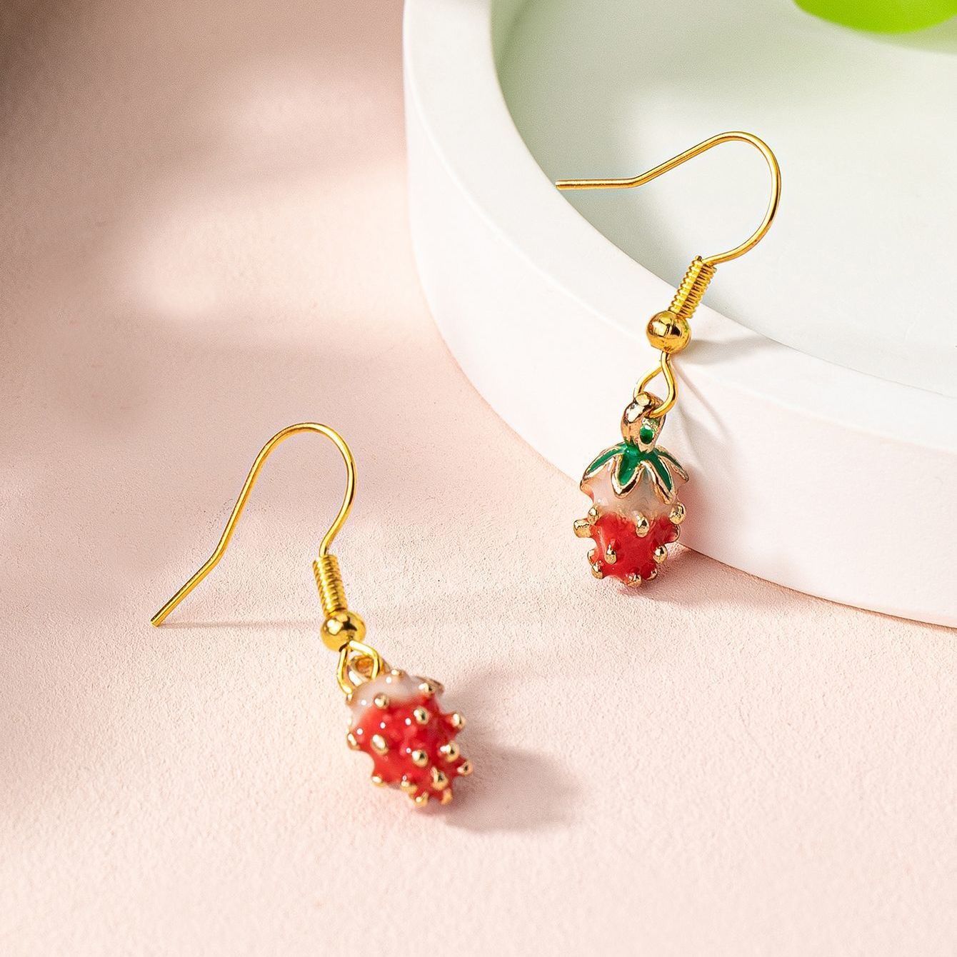1 Pair Cute Stawberry-Shape Pendant Earrings
