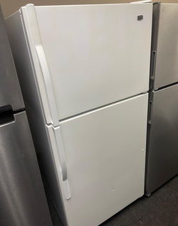 Maytag Top Freezer Fridge – White w/ Ice Maker, Clean