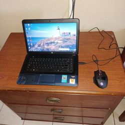Hp 2000 Notebook w Windows 8/ via Webcam (Also Gaming Mouse w 15+ Buttons)