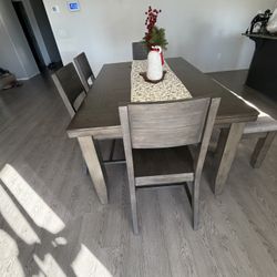 Dinner Table / Comedor