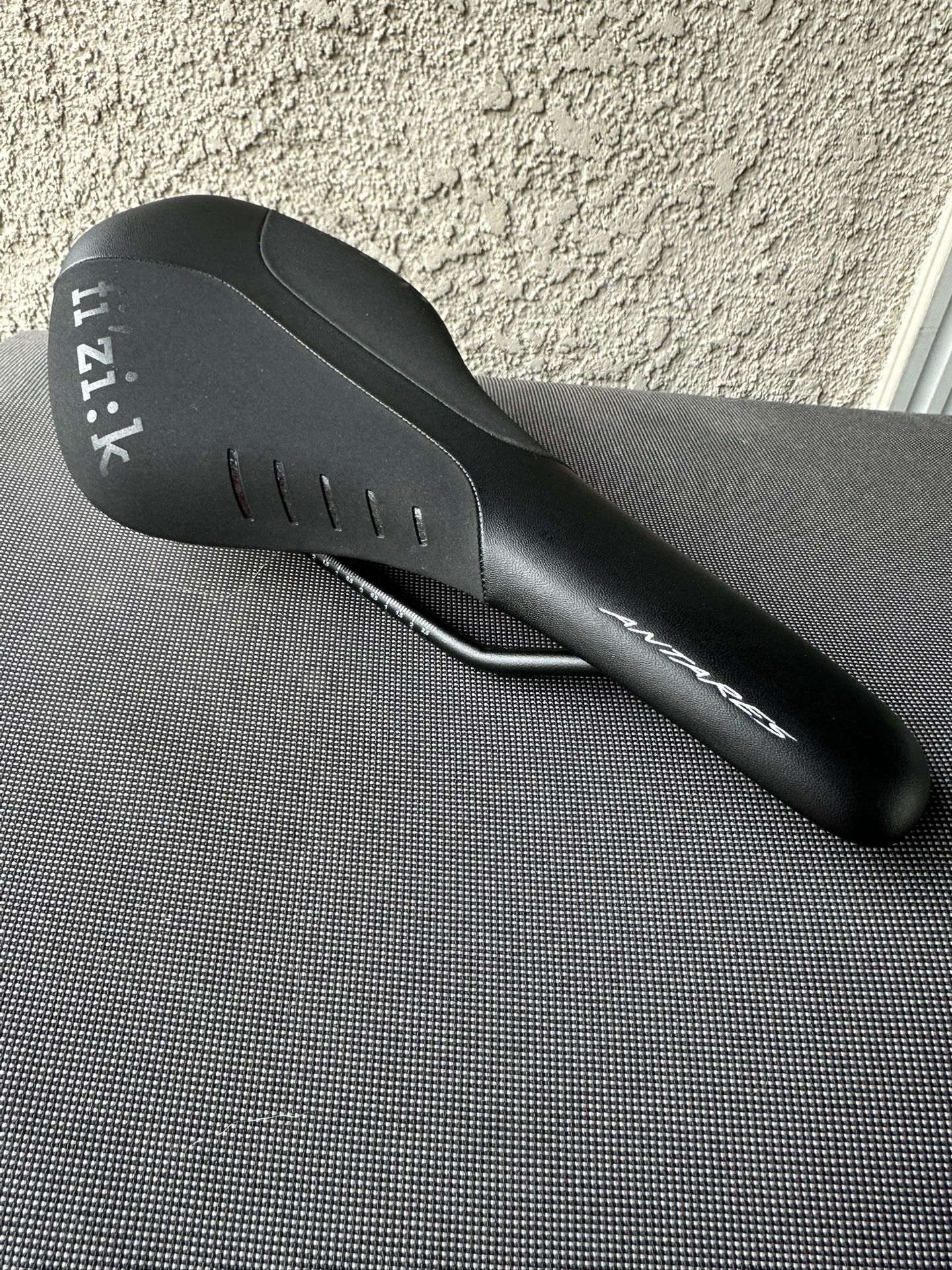 FIZIK ANTARES R5 ( BIKE SEAT ) VERY GOOD CONDITION ( LIKE NEW )