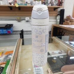 Cirkul 26oz StrawSip Flip Water Bottle in Luxe Leopard 