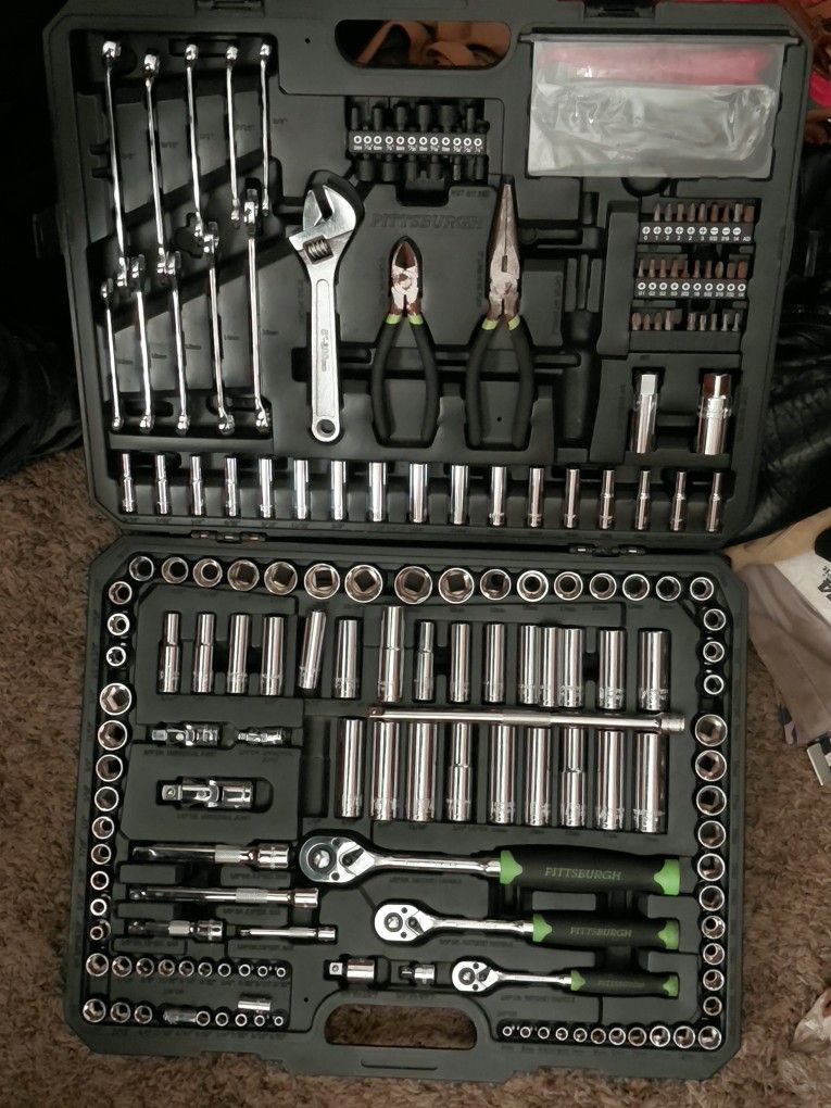 Mechanics Tool Set (250 ct)