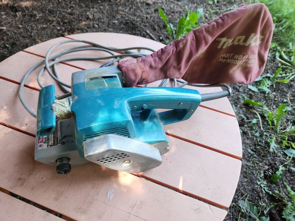 MAKITA Belt Sander (Model 9900B)