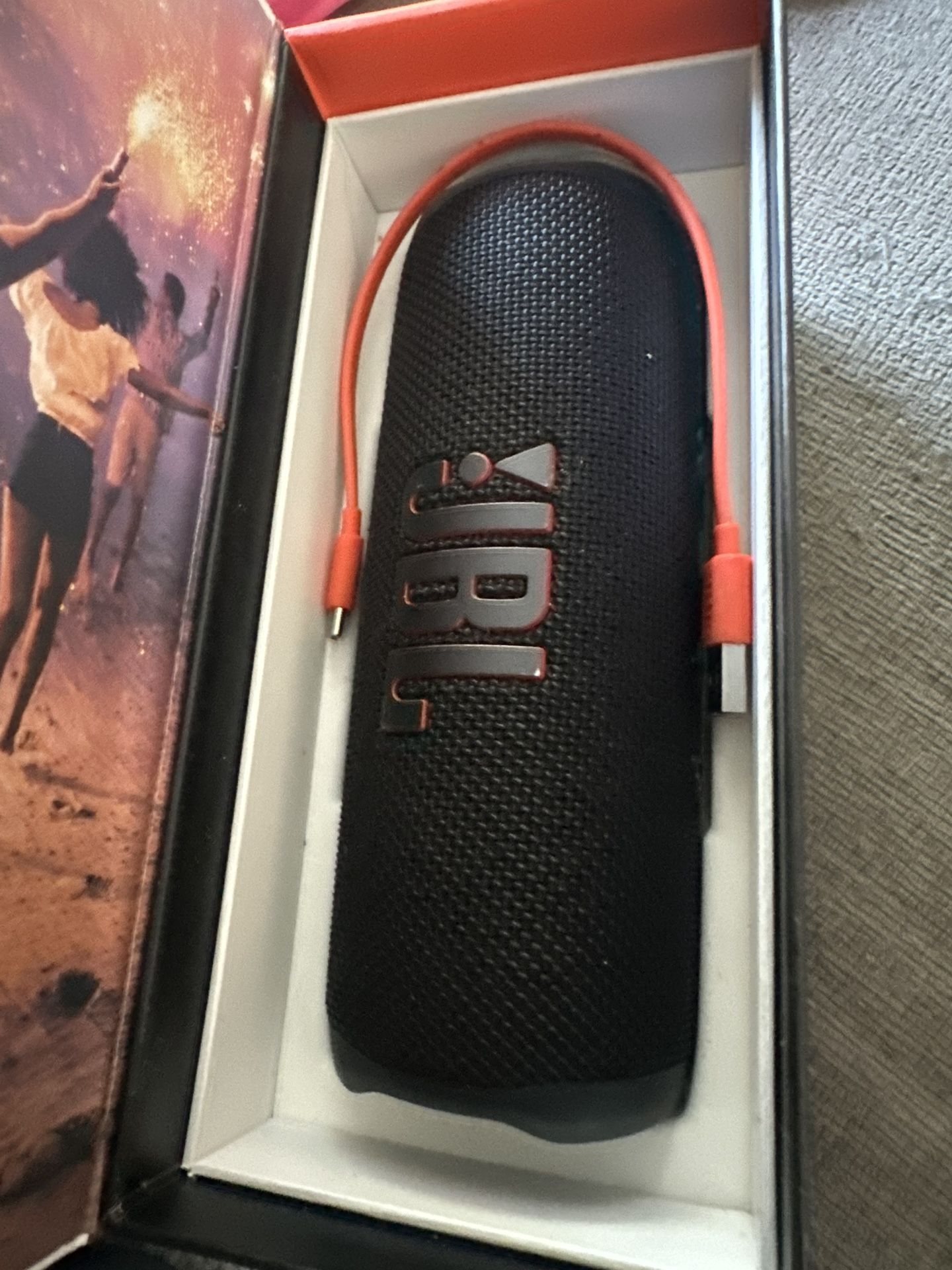J B L Flip 6