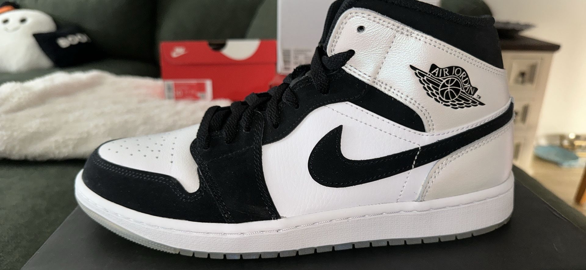 AIR JORDAN 1 MID SE WHITE/BLACK MULTI COLOR DIAMOND SHORT SIZE 10.5