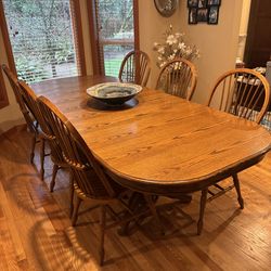 Solid oak Dining table w/6 chairs