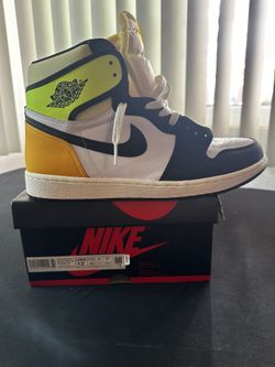NIKE AIR JORDAN 1 RETRO HIGH WHITE BLACK VOLT UNIVERSITY GOLD 