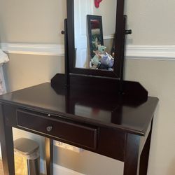 $30 Cute Make Up Dresser Mirror w/ Small Seat