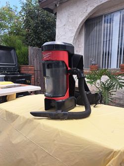 Milwaukee portable Vacuum cleaner