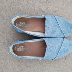 TOM's Original Women's Size 8.5 Light Denim Slip On Closed Toe Shoes