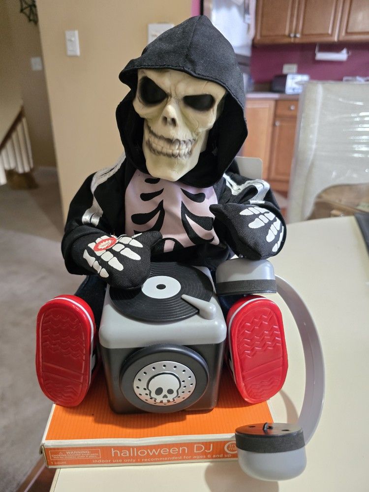 SKELETON DJ ANIMATED NEW