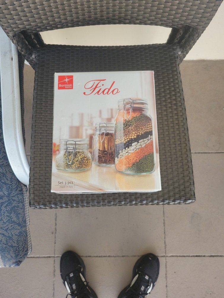 Bormioli Rocco Fido 3-piece storage jar set.