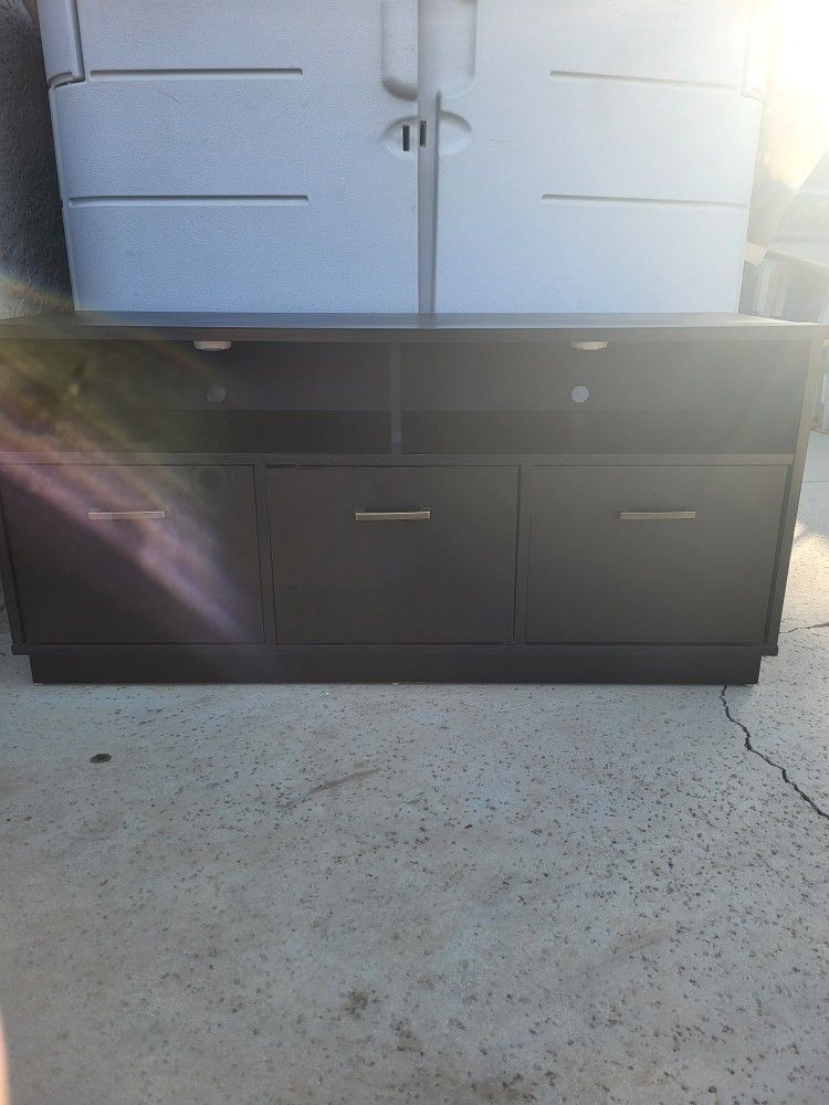 TV STAND / ENTERTAINMENT  CENTER 