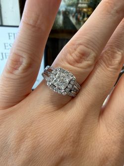 14K white gold natural diamonds absolutely gorgeous ring 7.4g