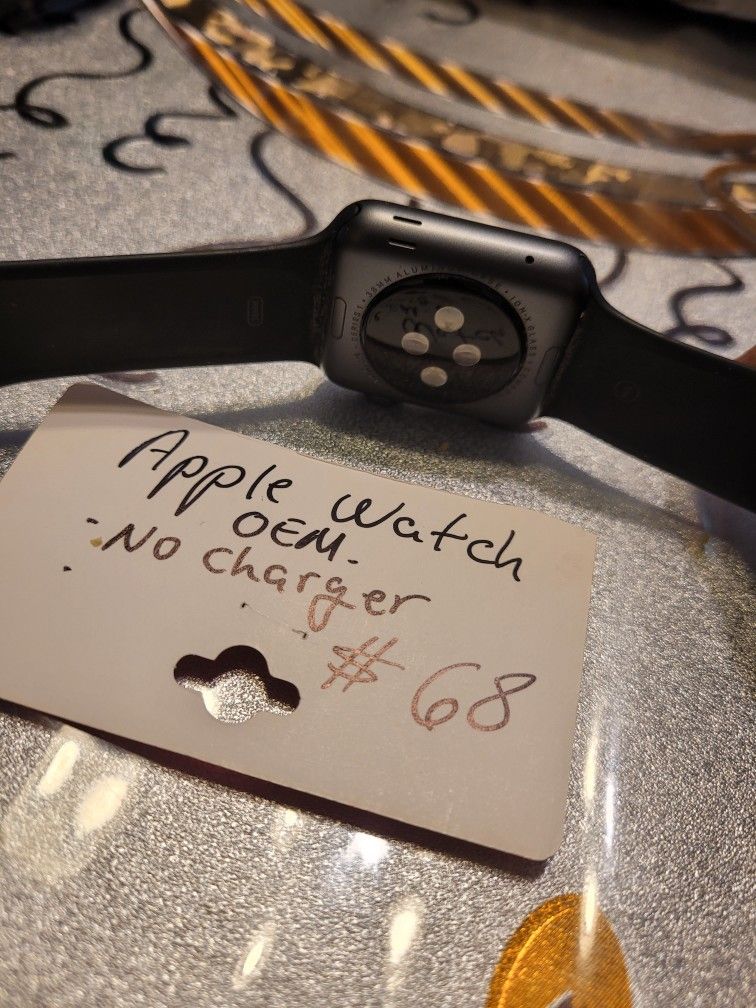 APPLE WATCH NO CHARGER.