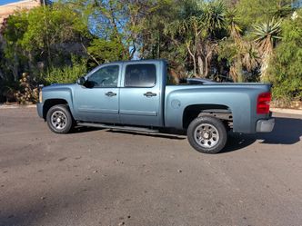 2009 Chevy Silverado crew cab/4.8 litre/popular engine size/well maintained/top shape/super reliable/immaculate/clean title /