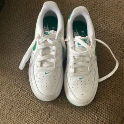 Green and white Nike uptowns