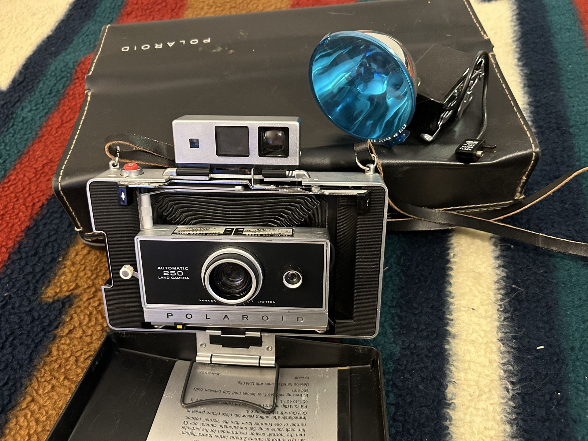 Polaroid Automatic 250 Land Camera w/Case