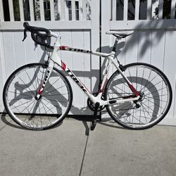 19 lb. All-Carbon Trek Madone 4.7 Racing Bike 