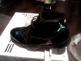Air Jordan 11 Black Patent Leather Sneakers gumma blue