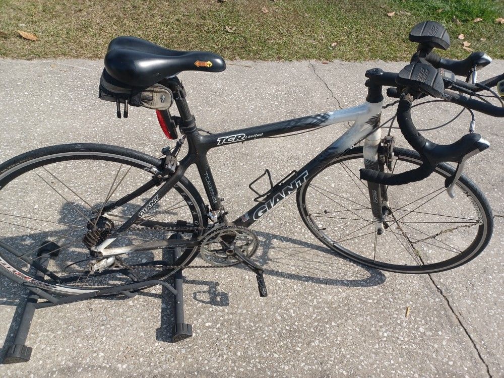Giant TCR Limited Full Carbon Small Frame Road Bike Ultegra groupset, Bontrager Carbon powertap Rear Wheel, TT Bars added, Xero light front wheel a