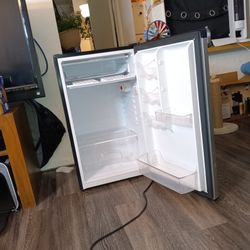Magic Chef Mini Fridge 