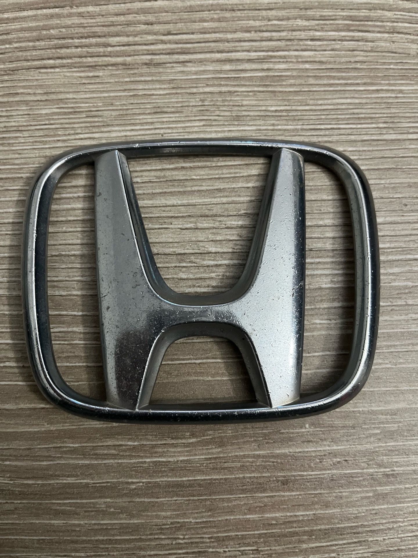 2004-05 Honda civic front grille emblem
