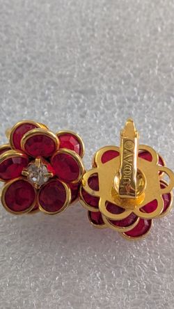 Vintage signed Avon 🌹 earrings