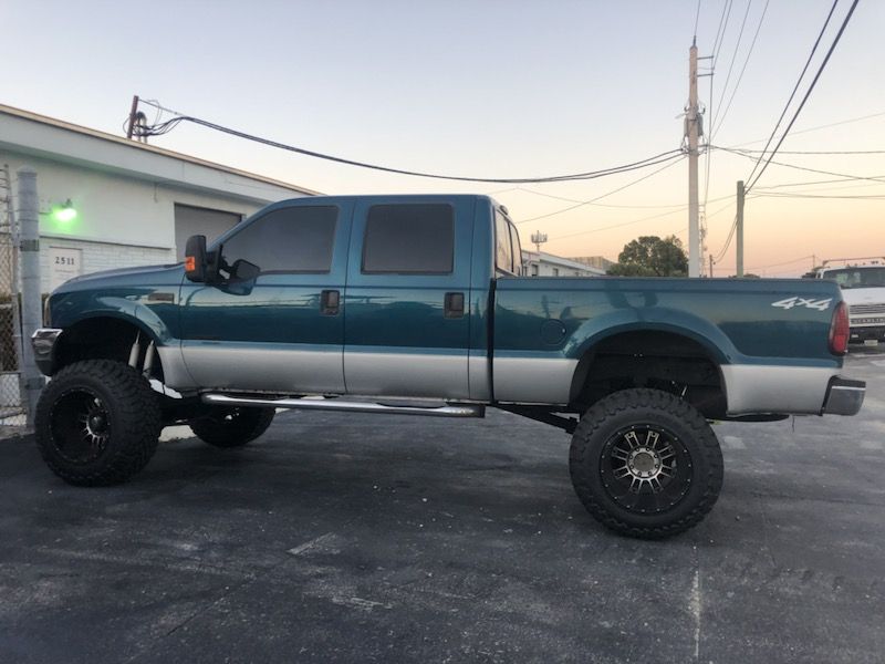 Ford F-250 7.3L Lifted Diesel Truck 4X4