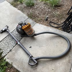 Dyson vacuum 