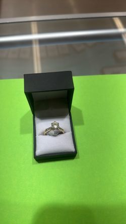 14kt 5.2 grams Diamond Ring