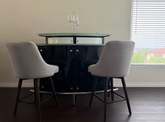 Bar / Bar Chairs