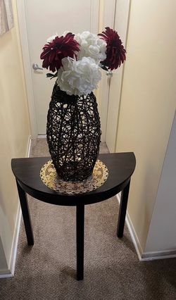 Set of brown wood  console table with rattan floral vase and placemat details in photos pickup Gaithersburg md20877