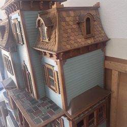 Victorian time dollhouse