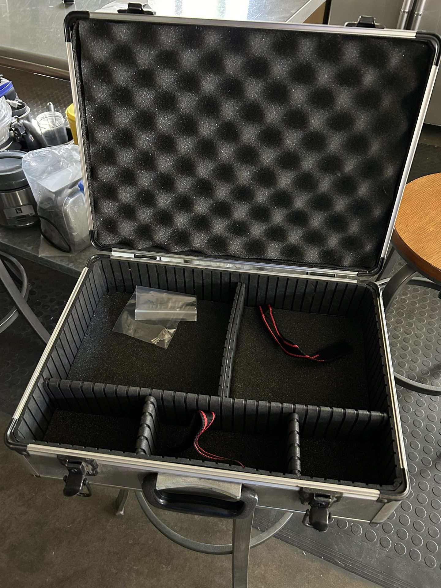 Metal Aluminum photographer Camera Hard Flight Case Padded With Keys 