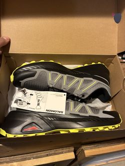 Salomon Shoes Size 9 US