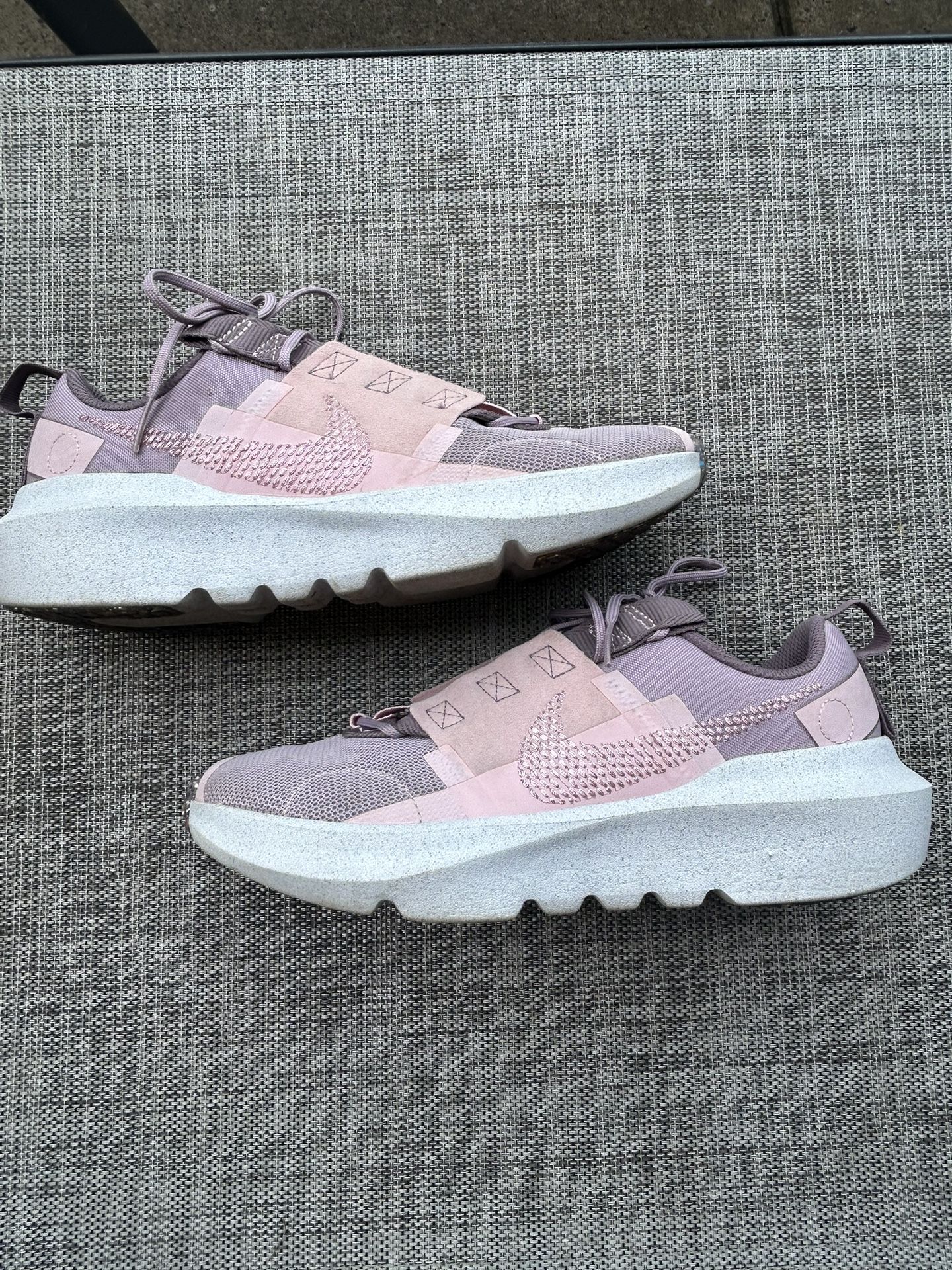 Women’s 6y Nike Pink Gray Sneakers
