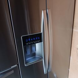 Whirlpool Refrigerator Two Door Still Looks New 