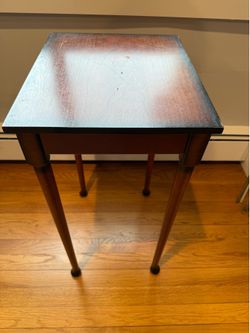 Pedestal Stand // Table